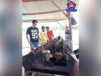ridwan-dan-kasmin-melihat-puing-kapal-kolek-kolek-yang.jpg