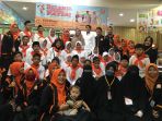 ridwan-ghani-dan-adhitya-putri-belanja-bersama-anak-yatim_20180604_161713.jpg
