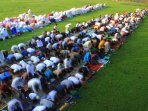 ridwan-kamil-bersama-warga-laksanakan-salat-idul-adha_20160913_113842.jpg