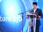 ridwan-kamil-buka-business-review-bank-bjb-kuartal-iv-2019_20190123_233411.jpg