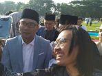 ridwan-kamil-foto-bareng-warga.jpg