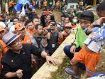ridwan-kamil-meninjau-lokasi-bencana-tanah-longsor-di-sukabumi-jawa-barat.jpg