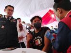ridwan-kamil-sapa-pemudik-dan-petugas-pengamanan-mudik-lebaran-2_20220427_155332.jpg