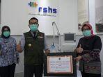 ridwan-kamil-serahkan-mesin-ventilator-ke-rshs.jpg