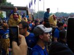 ridwan-kamil-tunggangi-sisingaan_20170319_100047.jpg