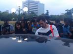 rifky-balweel-dan-cewek_20150822_201232.jpg