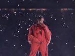 rihanna-saat-tampil-di-super-bowl-halftime-2023-pada-minggu-1222023-8ugh7.jpg