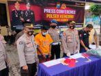 rilis-kasus-pembunuhan-tetangga-dilakukan-di-polsek-kencong-jember-selasa-932021.jpg