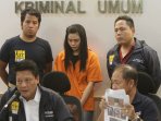 rilis-tersangka-penganiaya-balita-hingga-tewas_20160227_192644.jpg