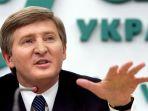 rinat-akhmetov-berbicara-selama-konferensi-pers-pertamanya-di-kiev-30-maret-2006.jpg