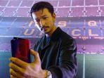 rio-dewanto-oppo-reno-10x-zoom-fc-barcelona-limited-edition.jpg