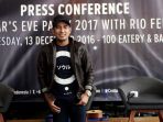 rio-febrian-hadiri-konpers-new-years-eve-party-2017_20161214_130946.jpg