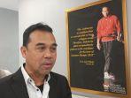 rionny-mainaky-saat-diwawancarai-usai-mengikuti-rapat-koordinasi.jpg