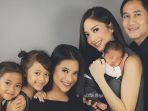ririn-dwi-ariyanti-aldi-bragi-dan-keempat-anaknya_20180505_170451.jpg