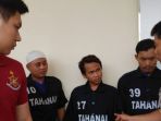 risik-saputro-23-ditunjuk-wakapolrestabes-semarang-akbp-enrico-silalahi_20180502_172906.jpg