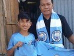 risky-12-korban-gempa-palu-yang-bertemu-idolanya-riyad-mahrez.jpg