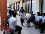 risma-temui-anak-anak-pelaku-bom-surabaya_20180612_094135.jpg