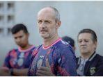 risto-vidakovic-pimpin-latihan.jpg