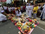ritual-mesuryak-sambut-hari-raya-kuningan_20160927_192131.jpg