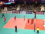 rivan-nurmulki-melakukan-serve-timnas-voli-indonesia-vs-filipina.jpg