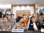 rizky-billar-pakai-baju-tahanan-1.jpg