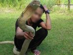 rizky-dinyatakan-tewas-dipatuk-kobra-keluarga-yakin-masih-hidup-dan-letakkan-tubuhnya-di-halaman_20180711_105836.jpg