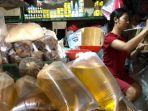 rjaga-di-kedainya-di-pasar-kebayorv.jpg