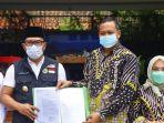 rk-kasih-sk-ke-wakil-wali-kota-bekasi.jpg