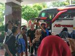 robert-alberts-dikerumuni-para-bobotoh-di-hotel-sahid-jaya-solo-jumat-1422020.jpg