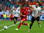 robert-lewandowski-mats-hummels_20160617_063000.jpg