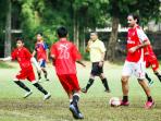 robert-pires-menggiring-bola_20150124_175740.jpg