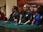 robert-rene-alberts-dan-victor-igbonefo-hadiri-konferensi-jelang-laga-kontra-persis-solo.jpg