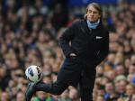 roberto-mancini-nendang-bola-pake-tumit.jpg