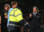 roberto-mancini-ngasih-input-ke-pemain.jpg