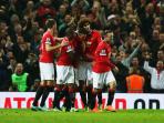 robin-van-persie-dipelukintemennn_20141130_002828.jpg