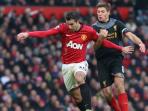 robin-van-persie-steven-gerrard-manchester-united-vs-liverpool_20141212_101252.jpg