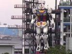 robot-gundam-raksasa-seberat-25-ton-yang-diujicoba-di-yokohama-jepang.jpg