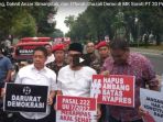 rocky-gerung-dahnil-anzar-simanjutak-dan-effendi-ghazali-demo-di-mk-soroti-pt-20-persen_20180809_095230.jpg