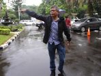 rocky-gerung-penuhi-panggilan-polda_20190201_210947.jpg