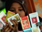 rokok-yang-dipasarkan-di-indonesai-wajib-melabelkan-pita-cukai_20160303_151625.jpg