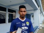 rolando-simons-mandowen-pemain-seleksi-baru-di-persib-bandung_20180706_143054.jpg