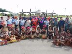 rombongan-angkatan-udara-au-rusia-yang-tiba-di-bandara-kaisepo_20171205_212024.jpg