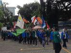 rombongan-mahasiswa-tugu-reformasi-trisakti-nih3.jpg