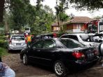 rombongan-panitia-acara-korpri-dki-yang-dihadiri-anies-sandi-di-agrowisata-gunung-mas_20171021_131710.jpg