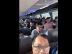 rombongan-para-media-yang-memakai-bus-untuk-menuju-stadion-al-bayt.jpg