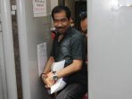 romi-herton-dan-istri-dieksekusi-ke-lapas_20150710_171251.jpg
