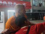 ron-vlaar-saat-menyapa-para-penggemarnya.jpg