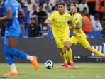 ronaldo-berlari-dengan-bola-selama-pertandingan.jpg