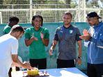 ronaldo-kwateh-mendapat-kejutan-dari-timnya-di-turki-bodrumspor.jpg