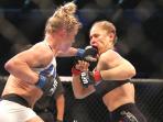 ronda-rousey-tak-berdaya_20151117_174217.jpg